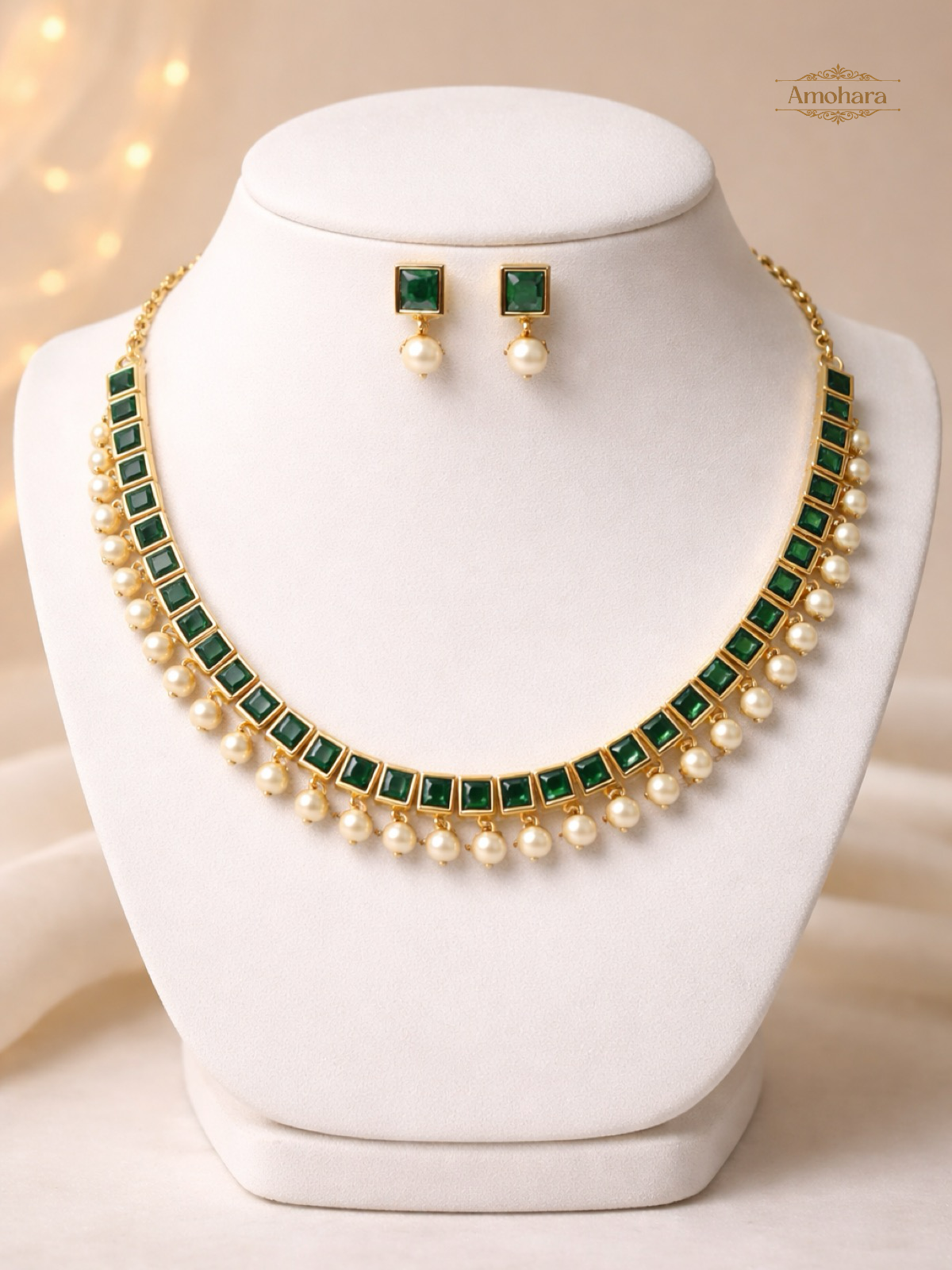 Emerald-green stone Panchaloha necklace set with pearl drops