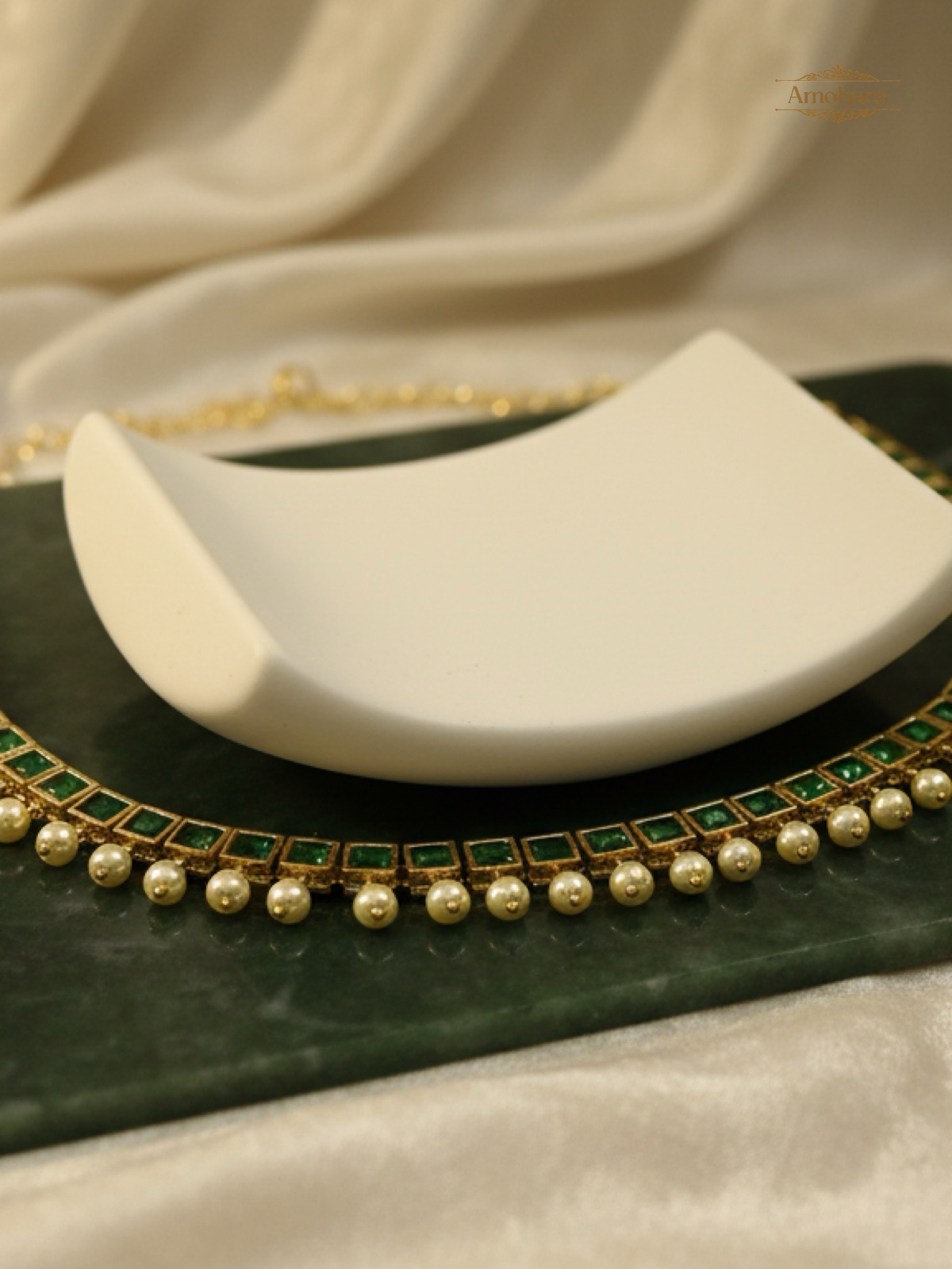 Emerald-green stone Panchaloha necklace set with pearl drops