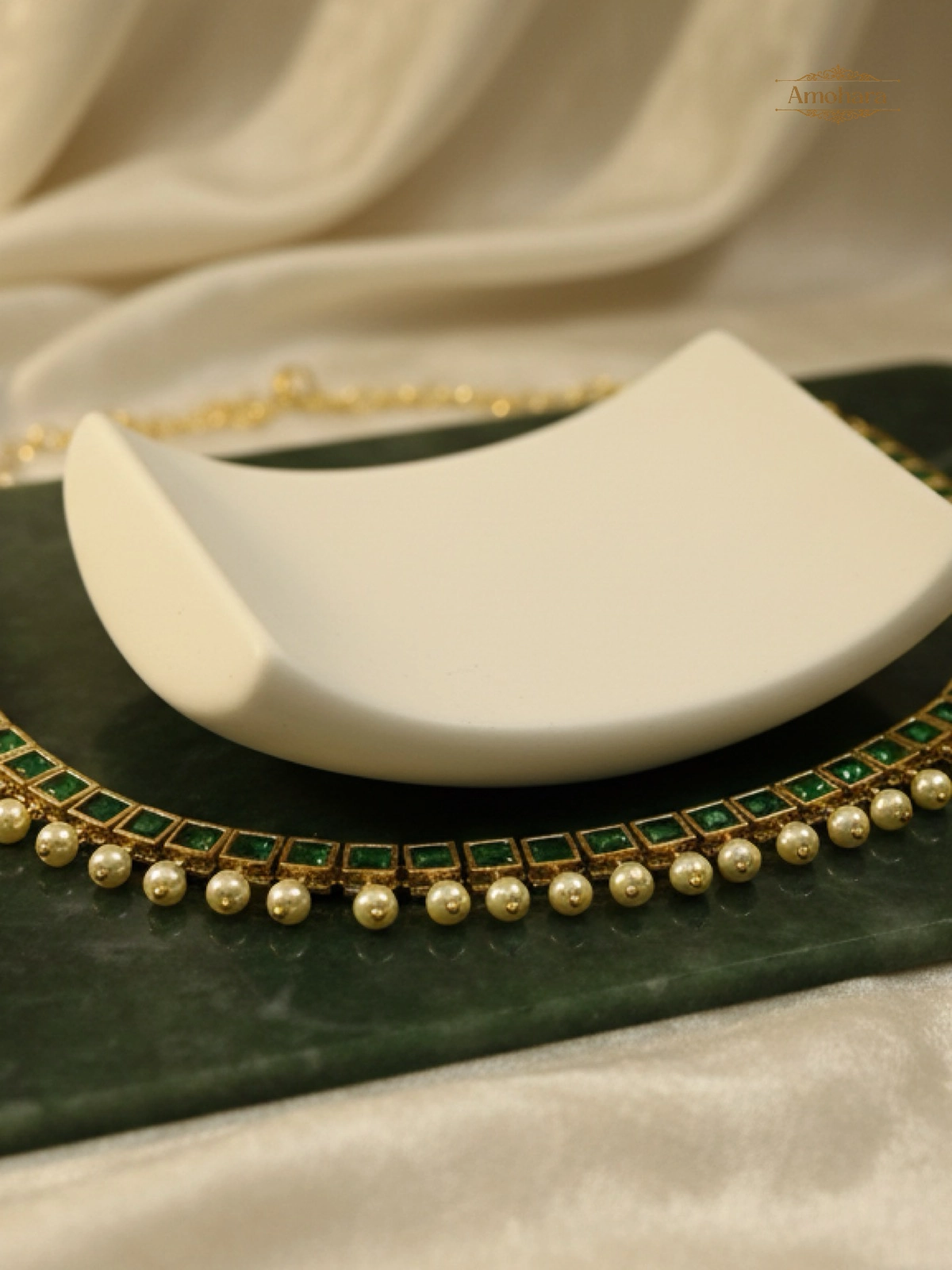 Emerald-green stone Panchaloha necklace set with pearl drops