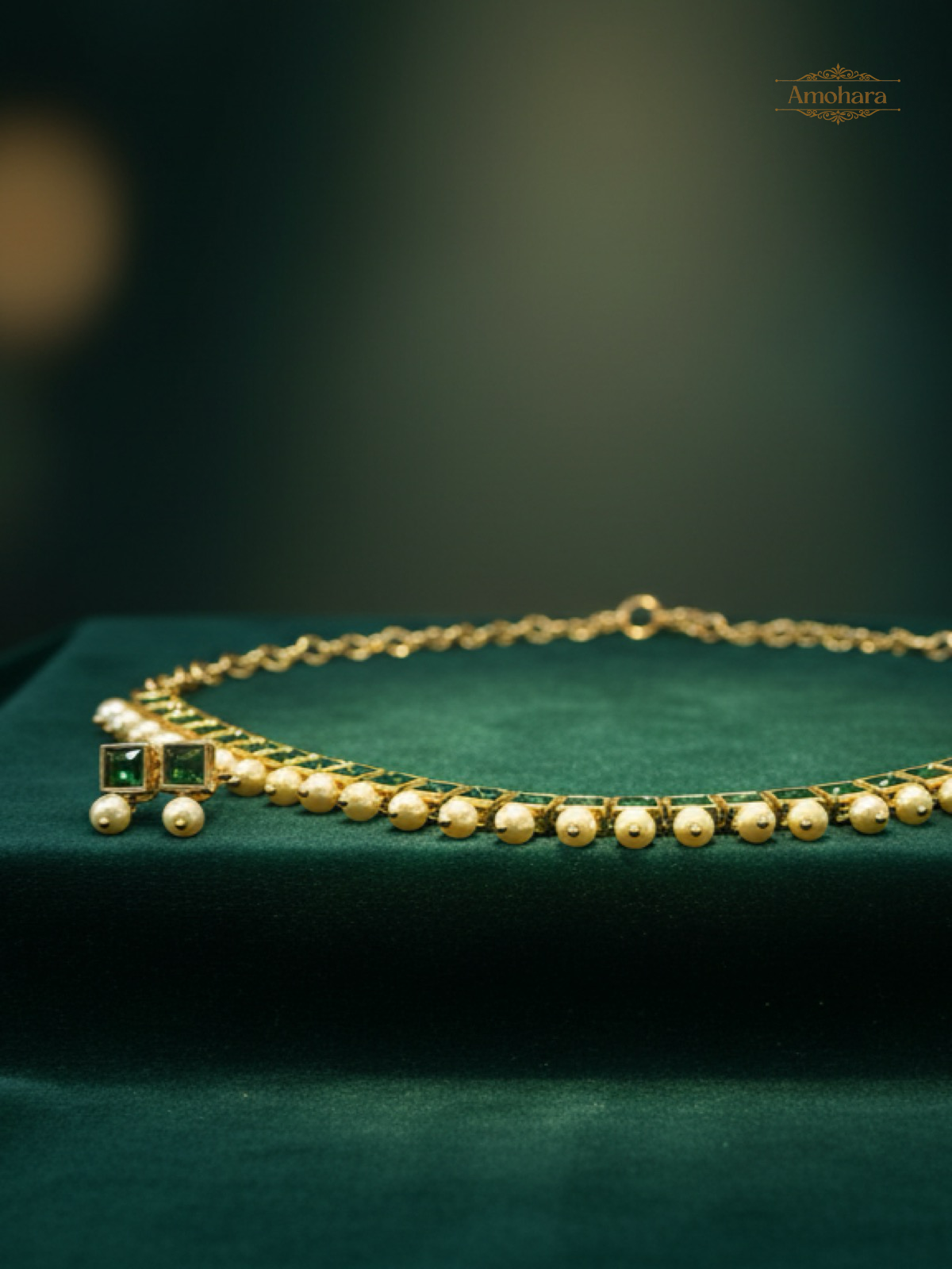 Emerald-green stone Panchaloha necklace set with pearl drops