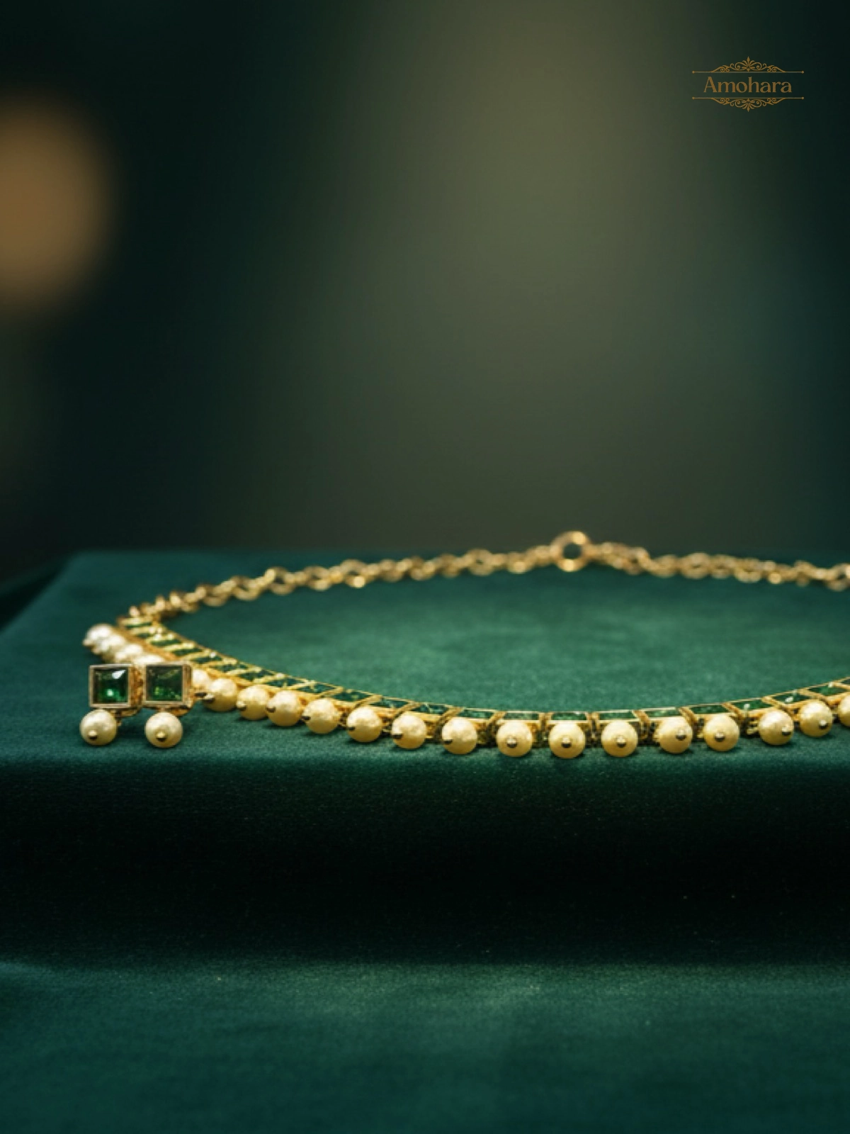 Emerald-green stone Panchaloha necklace set with pearl drops